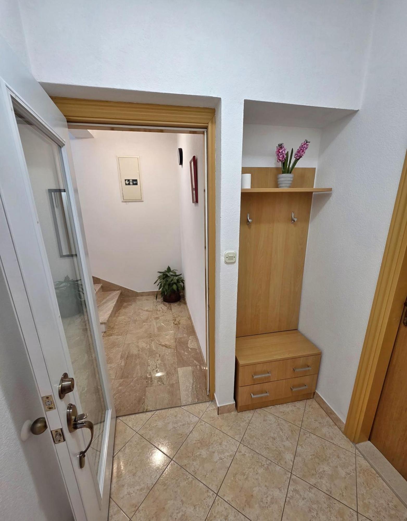 Cosy 1 Bedroom For 3 With Free Parking Makarska